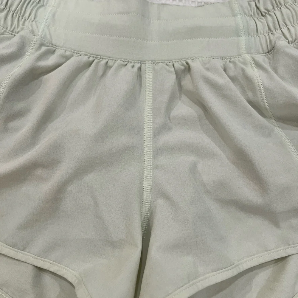 Lululemon Hotty Hots 2.5in, low rise, Elixir - Picture 2 of 7